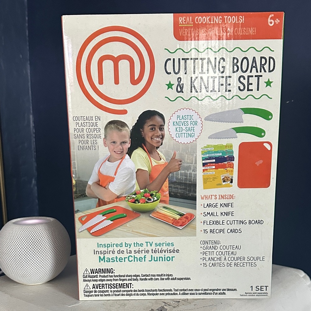 Cutting Board & Knife Set - Green and Orange